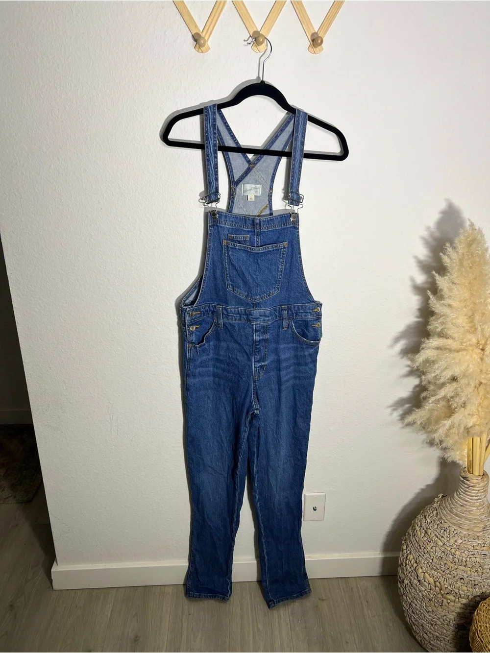 UNIVERSAL THREAD • denim bob overalls medium blue wash size 6